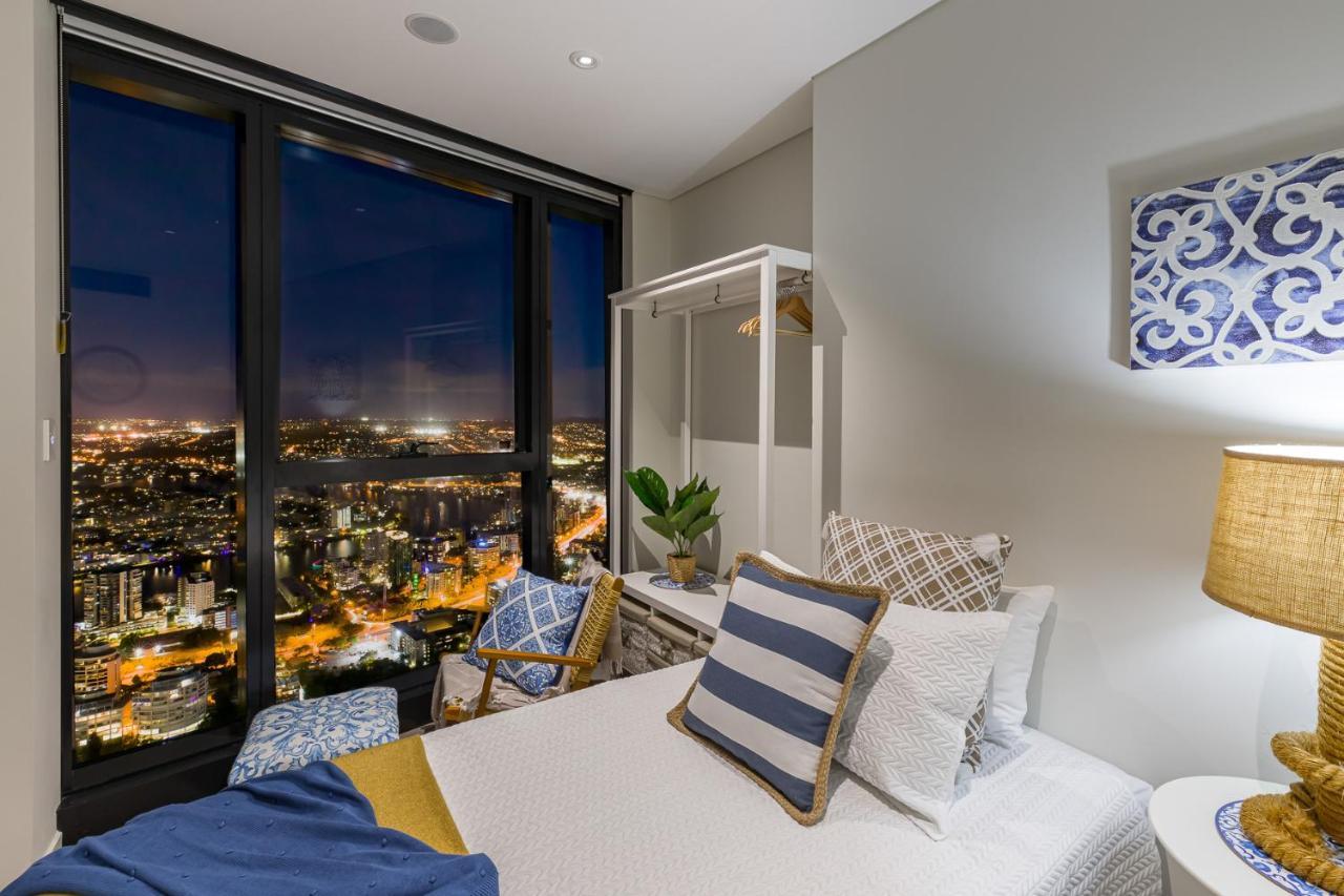 Hamptons Retreat On Level 77 Skytower Apartment Brisbane Bagian luar foto