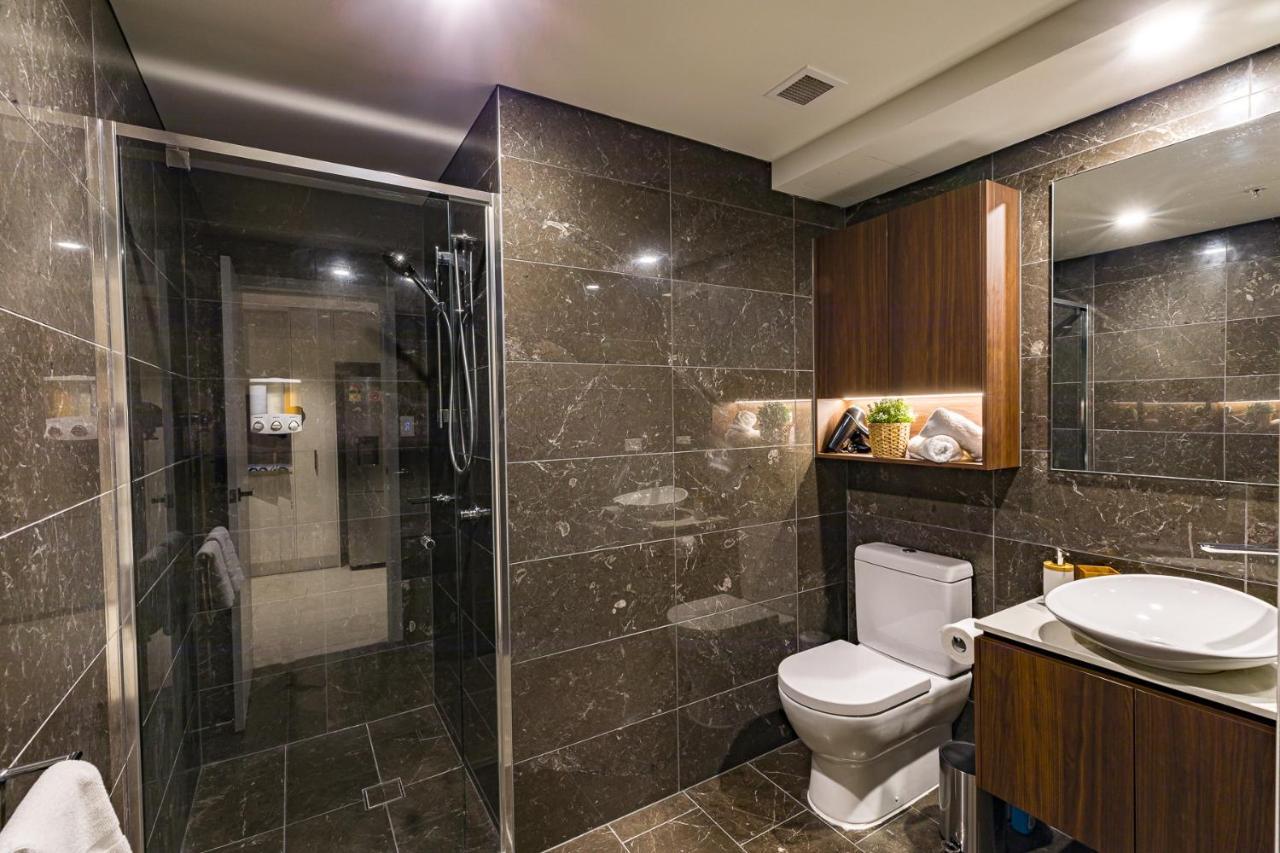 Hamptons Retreat On Level 77 Skytower Apartment Brisbane Bagian luar foto