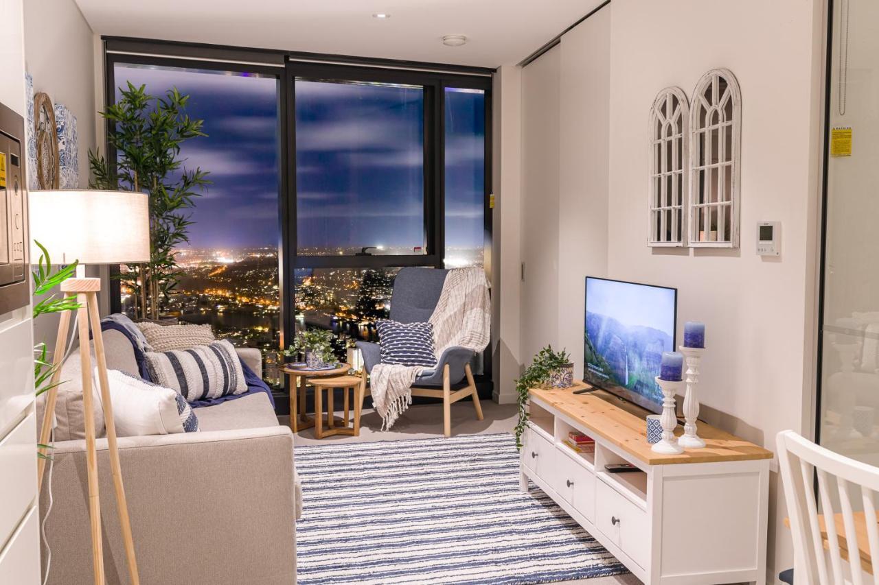Hamptons Retreat On Level 77 Skytower Apartment Brisbane Bagian luar foto